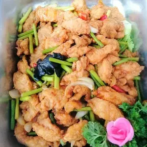 大蒜蒜花炒鱼片 Sliced Fish w/Leek