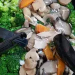 Broccoli w/ Crabmeat & Mushroom 蒜香蟹肉西兰花