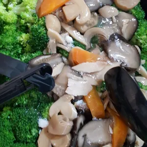 Broccoli w/ Crabmeat & Mushroom 蒜香蟹肉西兰花