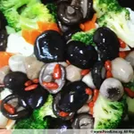发财西兰花椰菜淋鲍鱼汁 Assorted Vegetables with Abalone Sauce and “Fatt Choy”