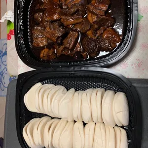 扣肉馒头 Braise Pork w/ Bun