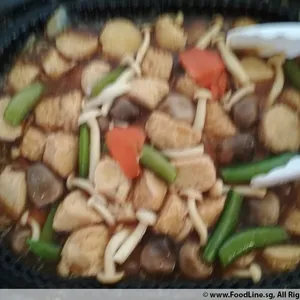 红烧蛋豆腐配双菇 Braised Egg Beancurd with Assorted Mushroom