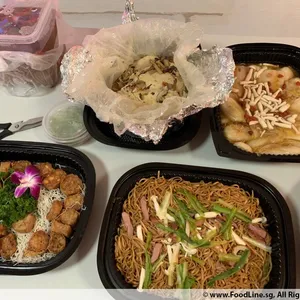 金湯竹笙野菌药膳炖鲜鸡 Herbal Chicken with Shimeiji & Bamboo Fungus