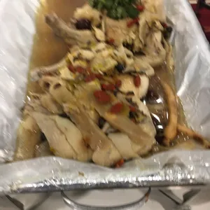 金湯竹笙野菌药膳炖鲜鸡 Herbal Chicken with Shimeiji & Bamboo Fungus