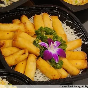 Vegetarian Spring Roll with Sweet Sauce