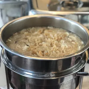Shark’s Fin Soup with Dried Seafood 红烧海味翅
