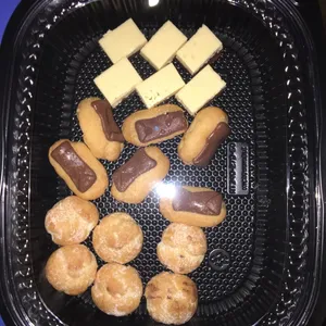 Assorted French Pastries (V) <i>chocolate éclair, cream puff, cheesecake</i>
