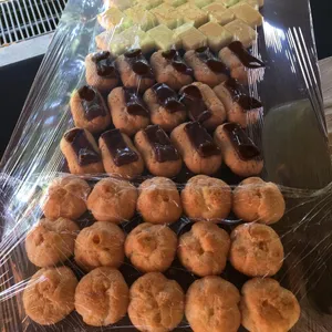 Assorted French Pastries (V)<i>chocolate éclair, cream puff, cheesecake</i>