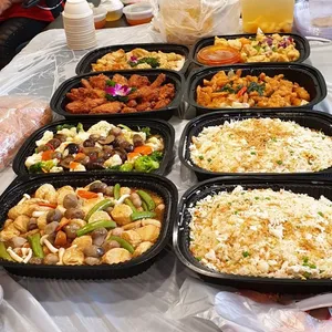明火蟹肉银鱼炒饭 Wok-Fried Rice with Crabmeat and Anchovies