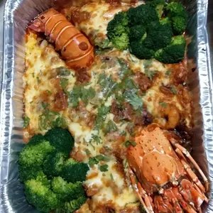 Black Pepper Lobster and Seafood <br><i>with cheddar and mozzarella</i>