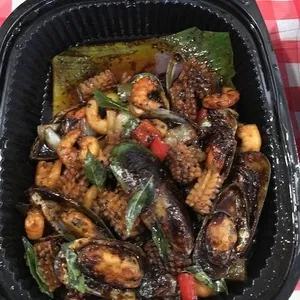 Stir-fried Black Pepper Seafood <i>squid, shrimp and mussel</i>
