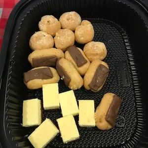 Assorted French Pastries (V) <i>chocolate éclair, cream puff, cheesecake</i>