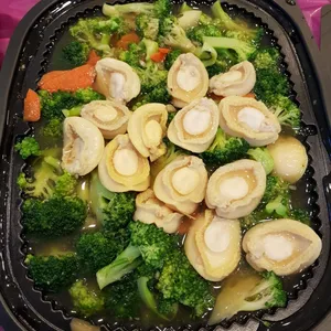 Australian Broccoli with Baby 16 Head Abalone