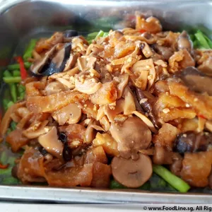 鱼膘炒三菇四季豆 French Bean w/ Fish Maw & Mushroom (NEW)