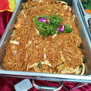 Stir-fried Seafood Mee Sua with Chinese Chives