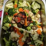Vegetarian Oyster Sauce Broccoli w/ Mushrooms 斋香菇芥兰花