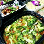 Broccoli w Mushroom in Wolfberry Sauce 香菇西兰花拌枸杞子酱 <i>Serves 5-6 pax</i>