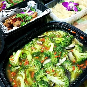 Broccoli w Mushroom in Wolfberry Sauce 香菇西兰花拌枸杞子酱 <i>Serves 5-6 pax</i>