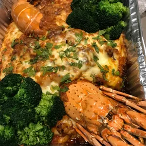 Black Pepper Lobster and Seafood <br><i>with cheddar and mozzarella</i>