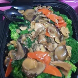 三菇西兰花 Broccoli w/ Assorted Mushroom