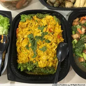 Stir-Fried Yellow Curry with Chicken