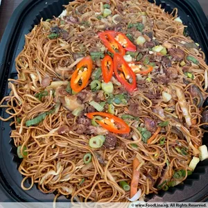 Signature Wok-fried Egg Noodles (V) <i>with carrot, onion, mushroom, cabbage and bean sprouts </i>