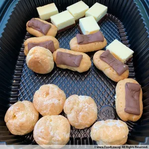 Assorted French Pastries (V) <i>chocolate éclair, cream puff, cheesecake</i>