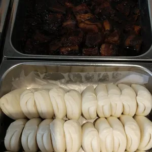 扣肉馒头 Braise Pork w/ Bun