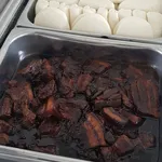 扣肉馒头 Braise Pork w/ Bun