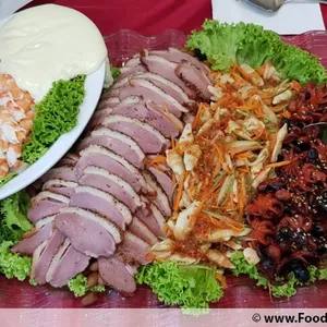 Assorted Cold Cut Combination 锦绣中西拼 (沙律鲜虾片, 生捞贵妃贝, 黑椒烟熏鸭片, 迷你八爪鱼)<br>