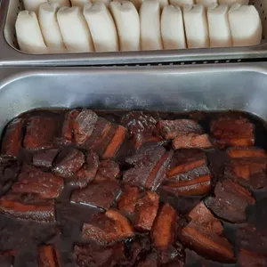 扣肉馒头 Braise Pork w/ Bun