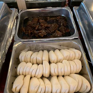 扣肉馒头 Braise Pork w/ Bun