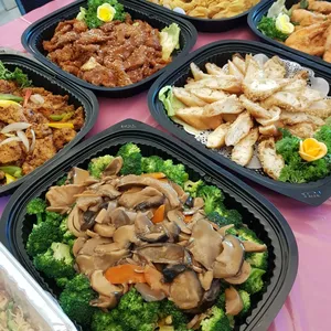 三菇西兰花 Broccoli w/ Assorted Mushroom