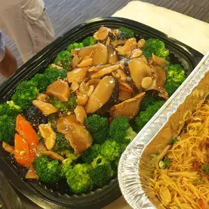 三菇西兰花 Broccoli w/ Assorted Mushroom