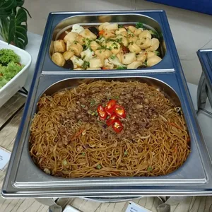 Signature Wok-fried Egg Noodles (V) <i>with carrot, onion, mushroom, cabbage and