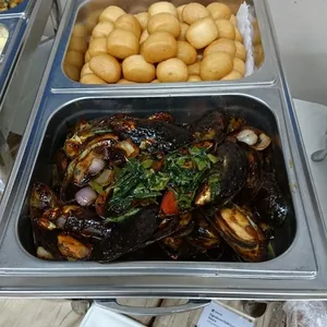 Wok-Fried Black Pepper Mussel <i>with onion and capsicum</i>