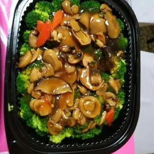 香菇西兰花 Sauteed Broccoli w/ Mushroom