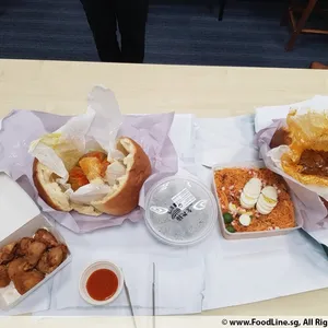 1x Golden Pillow Curry Chicken Bun @$14.8