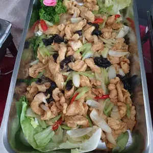 西芹炒鱼片 Sliced Fish w/ Celery