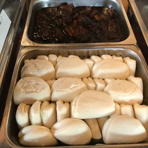 扣肉馒头 Braise Pork w/ Bun