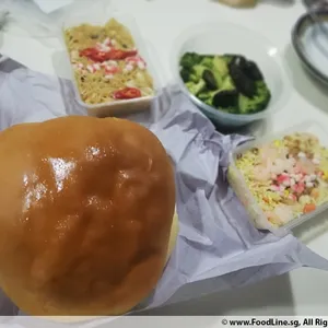 1x Golden Pillow Curry Chicken Bun @$14.8