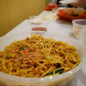 Sarawak Style Fry Brown Rice Noodle with Fresh Tomato