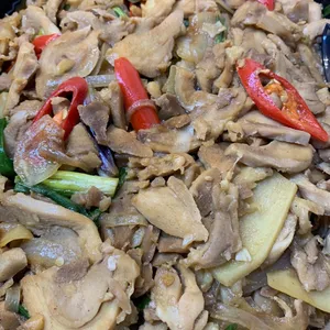 Sliced Chicken with Onions and Ginger