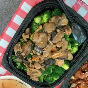 三菇西兰花 Broccoli w/ Assorted Mushroom