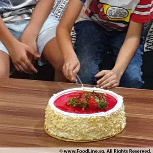1x Eggless Strawberry Love @$36.9 (Size : 9 Inch (12-18 pax)) (Big Candles : 1) (Small Candles : 1)