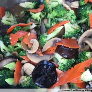 Broccoli w/ Mushroom • 双菇兰花(Chef's Recommended)