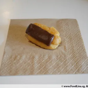 Mini Chocolate Éclair (V) <i>with creamy custard filling</i>