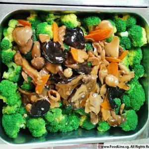 三菇西兰花 Broccoli w/ Assorted Mushroom