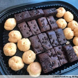 Double Fudge Belgium Brownie & Vanilla Profiteroles