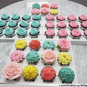 1x Floral Cupcakes (12 Cupcakes) @$38.4 (Flavours: Chocolate) (Quantity: 12 Cupcakes)